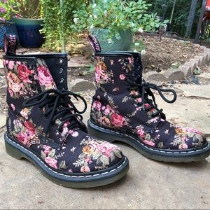 Size 7 Women’s floral print DR Martens boots